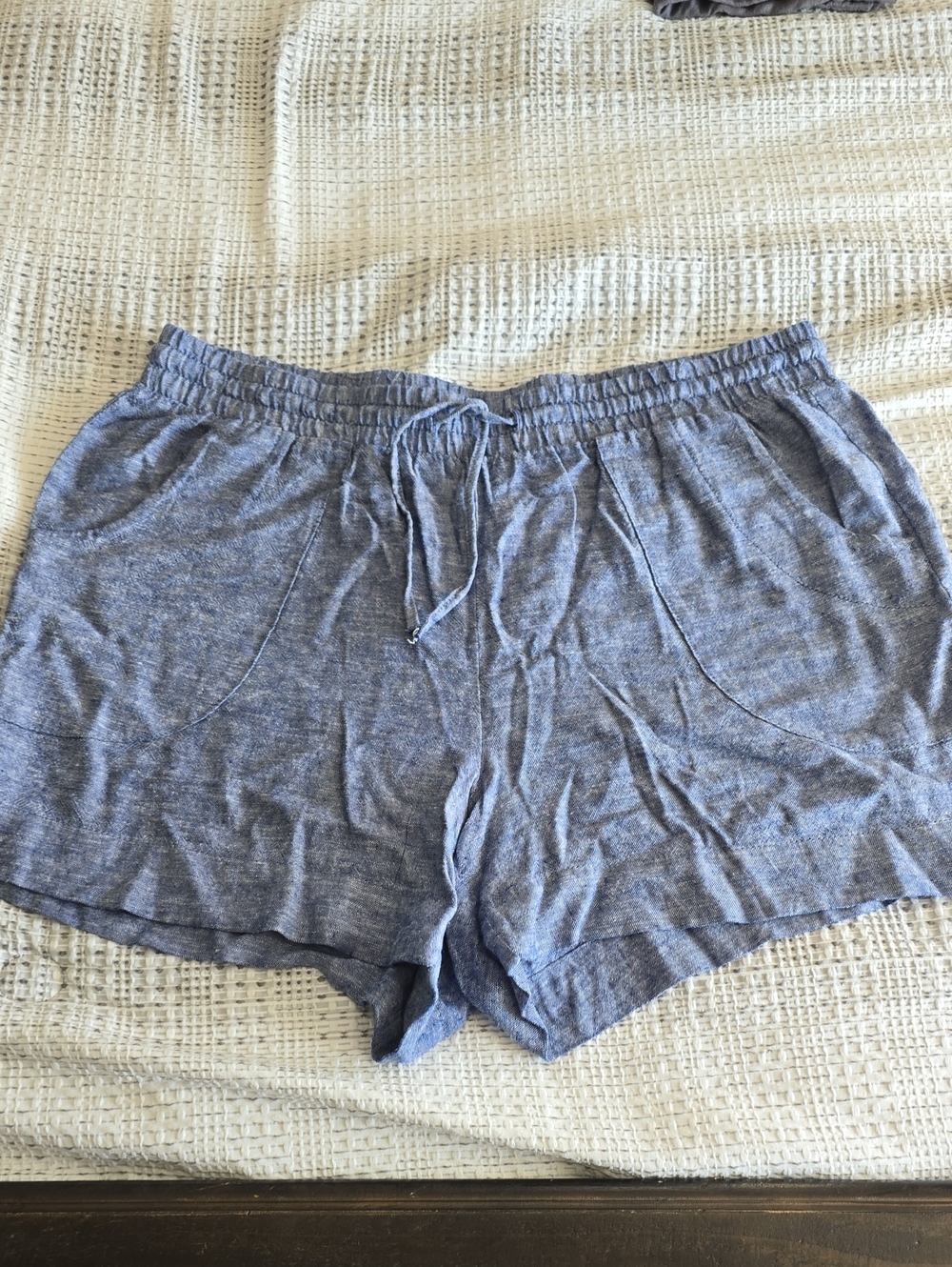 Comfort Knit Blue Womenโs Linen Shorts